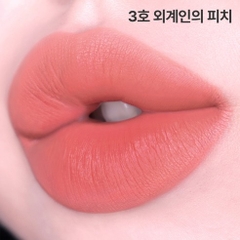 Son Kem Lì Naked Lip Tattoo