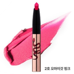 Son Kem Lì Naked Lip Tattoo