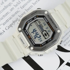 Casio 55.8 mm x 47.2 mm Nam MWD-110H-8AVDF