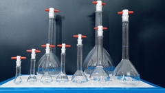 Bình định mức trắng 5ml, khóa nhựa, Class A, Hãng OMSONS GERMANY