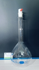 Bình định mức trắng 1000ml, khóa nhựa, Class A, Hãng OMSONS GERMANY