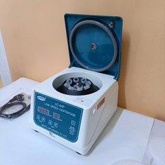 Máy ly tâm thẩm mỹ PRP 8 ống hiện số model: LC-04P hãng ZENITH