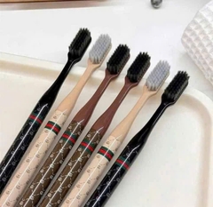 Hộp 6 Bàn Chải HER.MES , GU.CCI