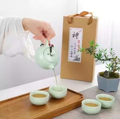 Bộ Ấm Pha Trà Men Ngọc Gồm 1 Bình Và 6 Chén Có Hộp