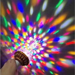 ĐÈN LED SẮC MÀU NHÁY CHỚP 7 MÀU TỰ XOAY 360 ĐỘ