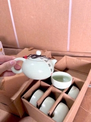 Bộ Ấm Pha Trà Men Ngọc Gồm 1 Bình Và 6 Chén Có Hộp