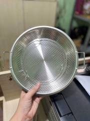 KHAY INOX KÈM VỈ LƯỚI size 22cm loại có tay cầm