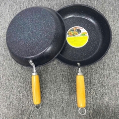 CHẢO GANG ĐÁY BẰNG ,VÂN ĐÁ ĐÁY 28CM( cán gỗ)