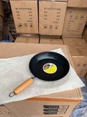 CHẢO GANG ĐÁY BẰNG ,VÂN ĐÁ ĐÁY 28CM( cán gỗ)