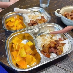 Khay inox 2 ngăn tặng kèm thìa siêu xinh