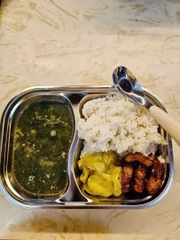 Khay inox 2 ngăn tặng kèm thìa siêu xinh