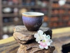Ly trà dải màu lạ