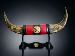 Sừng_Biểu tượng cho vương quyền,sức mạnh và thành công.Được các nghệ nhân JP chạm trổ bằng tay rất tinh xảo và sống động.
