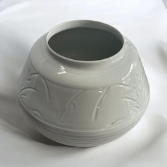 Bình Arita bạch định khắc nổi hoa lan thủy tiên size lớn