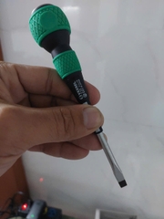 Tô vít đóng 2 cạnh cán tròn VESSEL 230-5.5x75