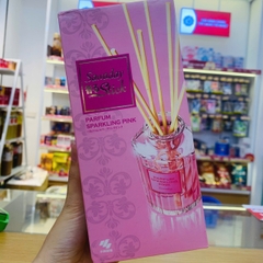 Cắm thơm phòng Sawaday hương nước hoa Parfum Sparkling Pink 70ml (hồng)