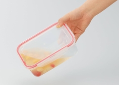 Hộp nhựa Inomata nắp silicon cao 1.3L