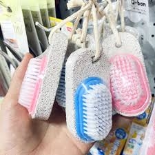 Đá bọt chà gót chân kèm bàn chải