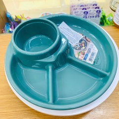 Khay ăn chia 3 ngăn kèm khay để cốc Inomata (hình tròn - màu xanh)