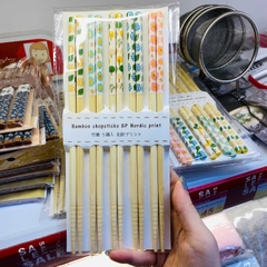 Set 5 đôi đũa gỗ mẫu hoa lá 22.5cm
