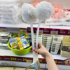 Bông tắm tạo bọt có tay cầm 39cm