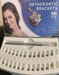 Mắc cài kim loại tự khóa Cô gái