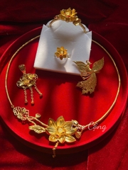 Kiềng cổ hoa sen Tứ Quý