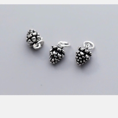 charm bạc quả thông rừng