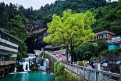 探索恩施 - 鳳凰古城 - 天門山 - 七十二七樓（五天四夜） KHÁM PHÁ ÂN THI - PHƯỢNG HOÀNG CỔ TRẤN - THIÊN MÔN SƠN - 72 KỲ LẦU ( 5 NGÀY 4 ĐÊM )