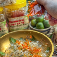 Bánh Tráng Phơi Sương Dẻo Mix Sa Tế Trộn Rau Răm - Ăn Vặt Api Food