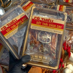 Khô Cá Thiều Que Sốt Thái Chua Cay 250gr – Đậm Vị Thái, Dai Thơm Hết Sảy, Ăn Là Ghiền!