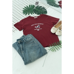 Áo thun QB nữ in chữ One The Moment hình ngựa nhỏ form suông phong cách trẻ trung tối giản dễ thương 6B