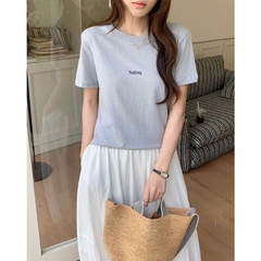 Áo thun nữ QB trơn thêu chữ nhỏ tinh tế phong cách basic nhẹ nhàng dễ phối đồ hàng ngày B8