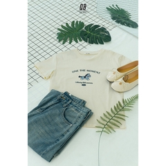 Áo thun QB nữ in chữ One The Moment hình ngựa nhỏ form suông phong cách trẻ trung tối giản dễ thương 6B