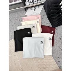 Áo thun nữ QB form ôm nhẹ phối logo nhỏ tinh tế phong cách trẻ trung năng động nhiều màu dễ phối đồ B8