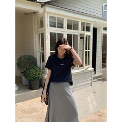 Áo thun nữ QB trơn thêu chữ nhỏ tinh tế phong cách basic nhẹ nhàng dễ phối đồ hàng ngày B8