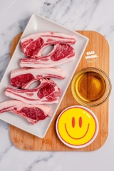 Sườn cừu thảo mộc ướp sẵn