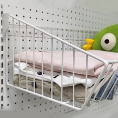 Giỏ đựng bóng,phụ kiện,đồ thể thao tất vớ găng tay cài lên kệ