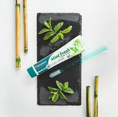 [COMBO 3] KEM ĐÁNH RĂNG HIMALAYA ACTIVE FRESH HERBAL TOOTHPASTE BẢO VỆ NƯỚU GIÚP HƠI THỞ THƠM MÁT (3 TUÝP)