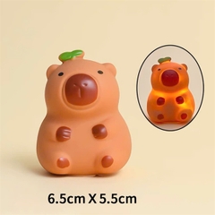 Trang trí mô hình Capybara nhựa (có đèn)