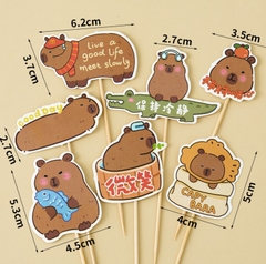 10 set que cắm hình Capybara tinh nghịch cưỡi cá sấu + cầm cá