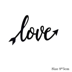 Topper mica chữ love đen nhỏ + mũi tên (size 9*5cm)