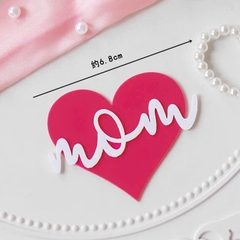Topper mica mom trắng + nền trái tim hồng