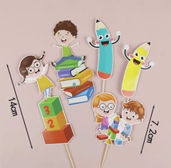 Set que cắm học sinh cô bé cậu bé + chồng sách + 2 cái bút chì (CD)