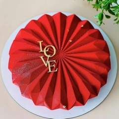 Topper mica chữ LOVE vàng nhỏ (Valentine)