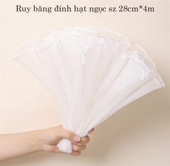 Trang trí dải ruy băng voan trắng nhiều lớp viền ngọc trai 28cm*4m