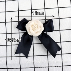 Trang trí nơ vải đen + hoa trà (11*12.5cm)