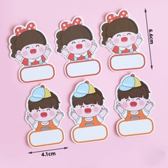 Set 30 tag cô bé + cậu bé áo yếm giơ tay cười