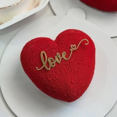 Topper mica chữ love thường vàng nhỏ đuôi kéo dài thêm hình trái tim