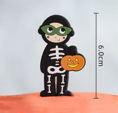 Trang trí silicon Halloween cậu bé hóa trang cầm bí ngô